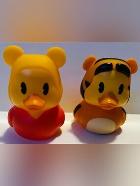 NEW!!! Original Disney’s Winnie The Pooh And Tigger Rubber Duck Set (NWT)